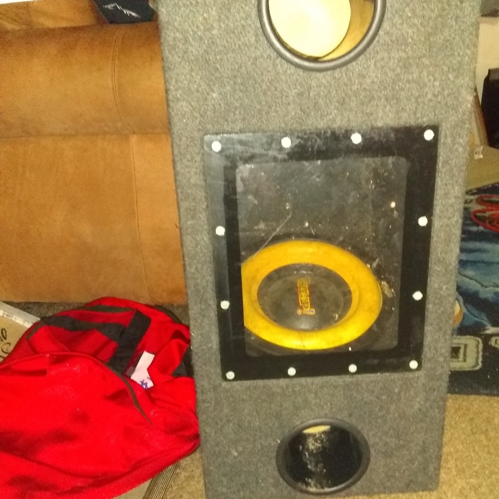1 10" woofer in box